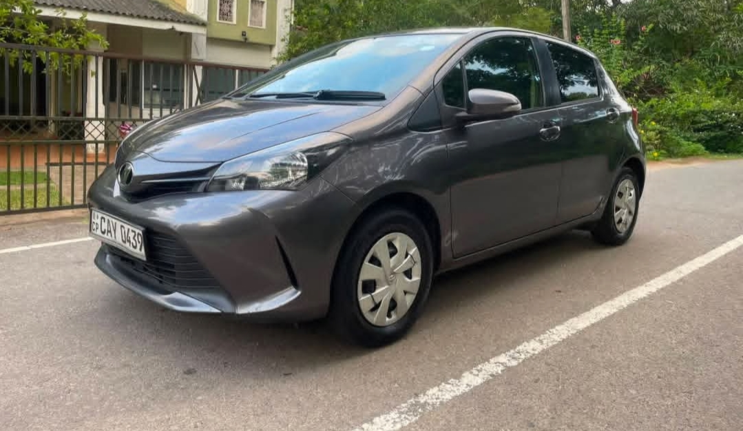 Toyota Vitz 2015 for sale in Mawathagama