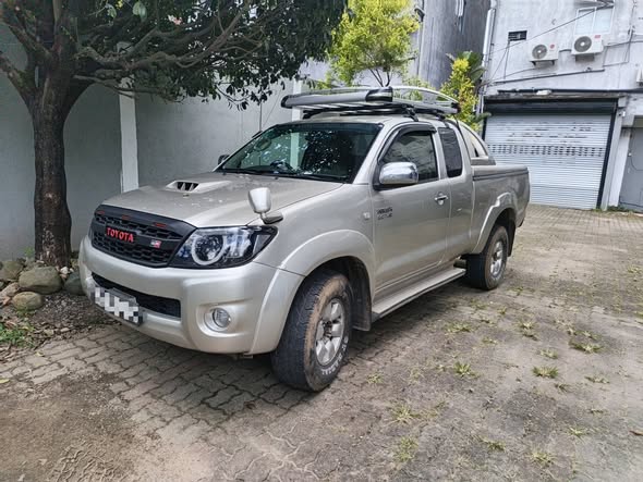Toyota Hilux Vigo 2005 Cab for Sale in Pannipitiya – Rs. 8,800,000