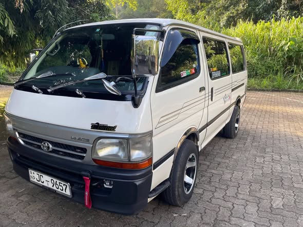 Toyota Hiace Dolphin 1999 Diesel Automatic Van – 10 Seats, White