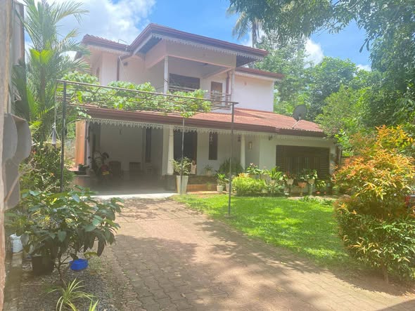 2-story house for sale in Veyangoda – 16.5 perch land