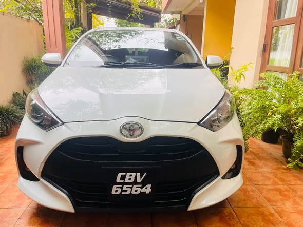 Toyota Yaris X Limited Pearl White – 6,950 km – Brand New Car