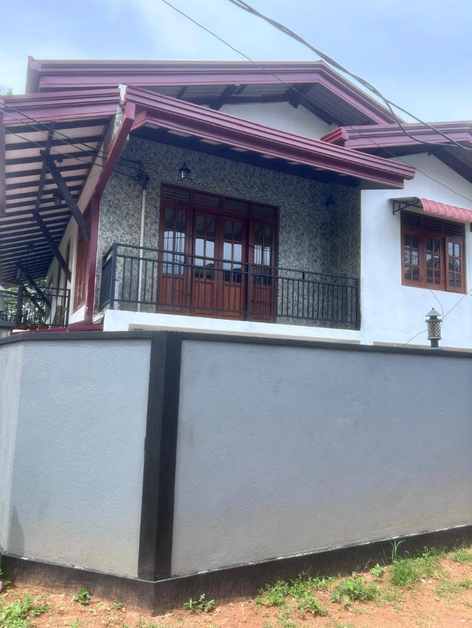 House Upper Floor for Rent near Makumbura Highway