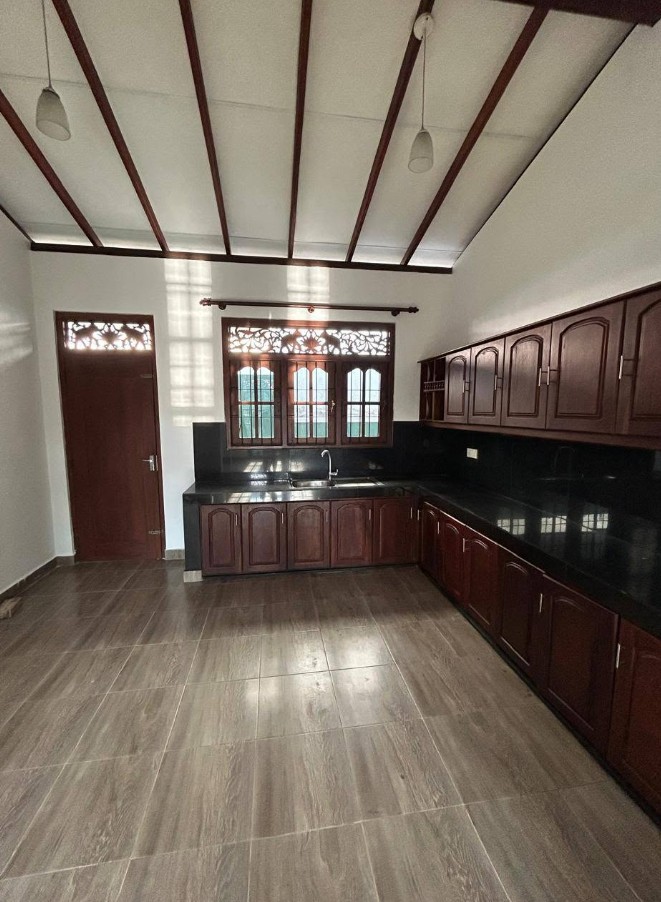 3 Bedroom House for Sale in Kesbewa, Colombo – 10 Perches thumbnail 3
