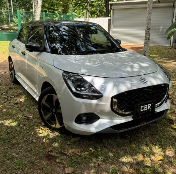 Suzuki Sift Hybrid RS 2025 – 20,000 km – Rs 13,000,000