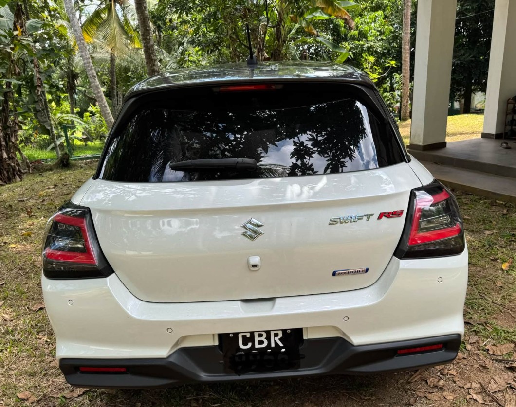 Suzuki Sift Hybrid RS 2025 – 20,000 km – Rs 13,000,000 thumbnail 3