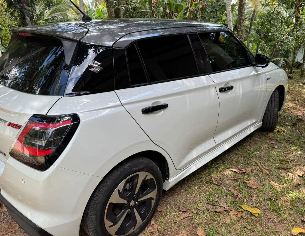 Suzuki Sift Hybrid RS 2025 – 20,000 km – Rs 13,000,000 thumbnail 4