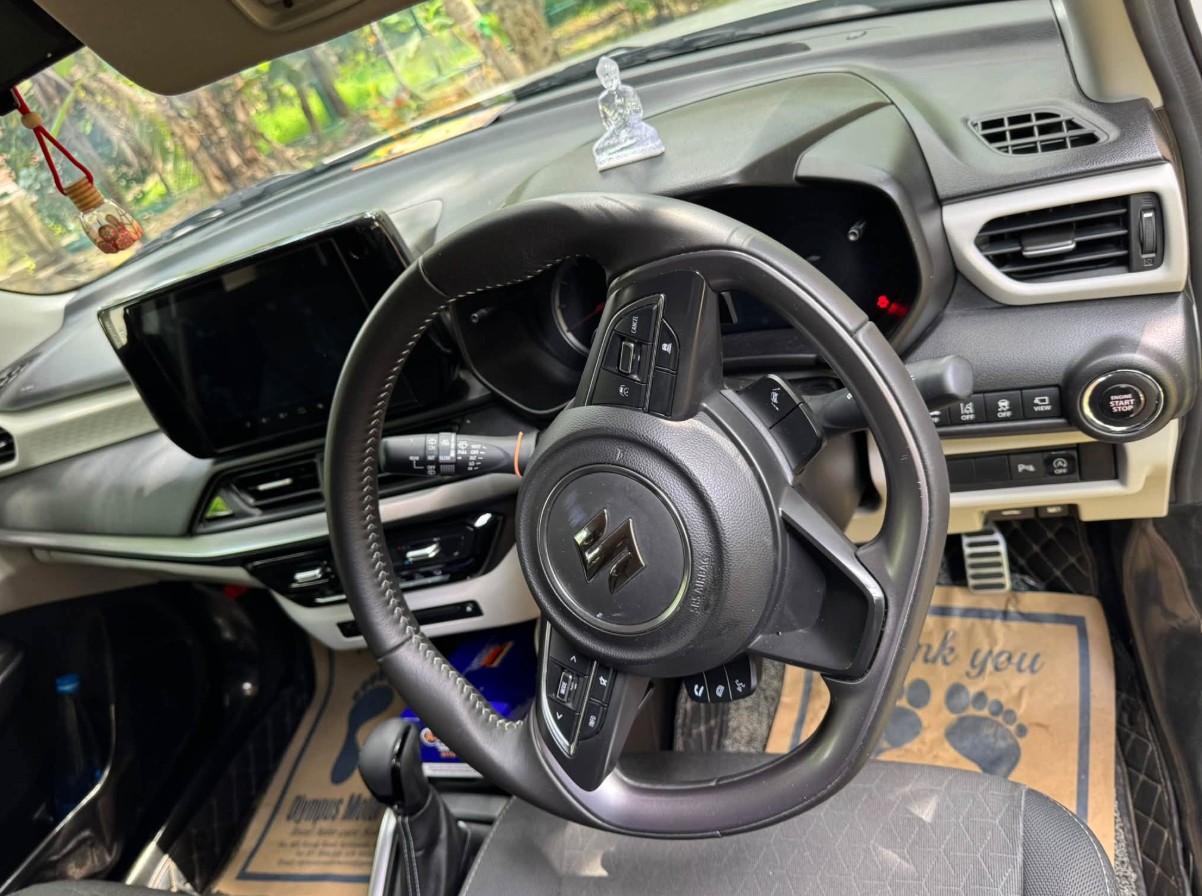 Suzuki Sift Hybrid RS 2025 – 20,000 km – Rs 13,000,000 thumbnail 7
