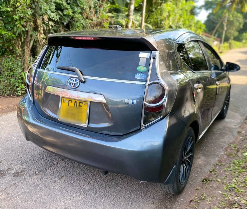 Toyota Aqua Hybrid 2013 – 130,880 km – 2nd Owner – Kadawatha thumbnail 2